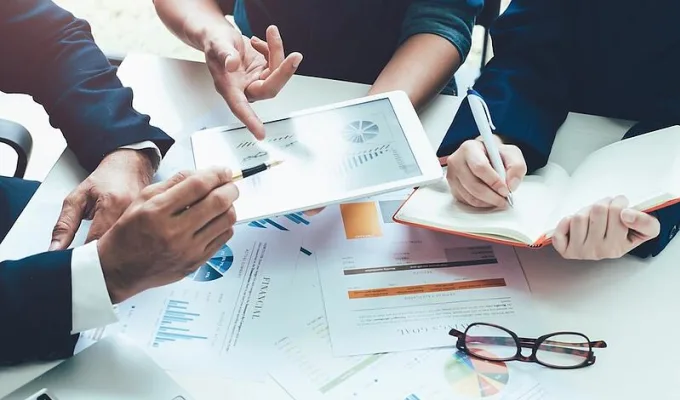 Financial planning meeting and analysis